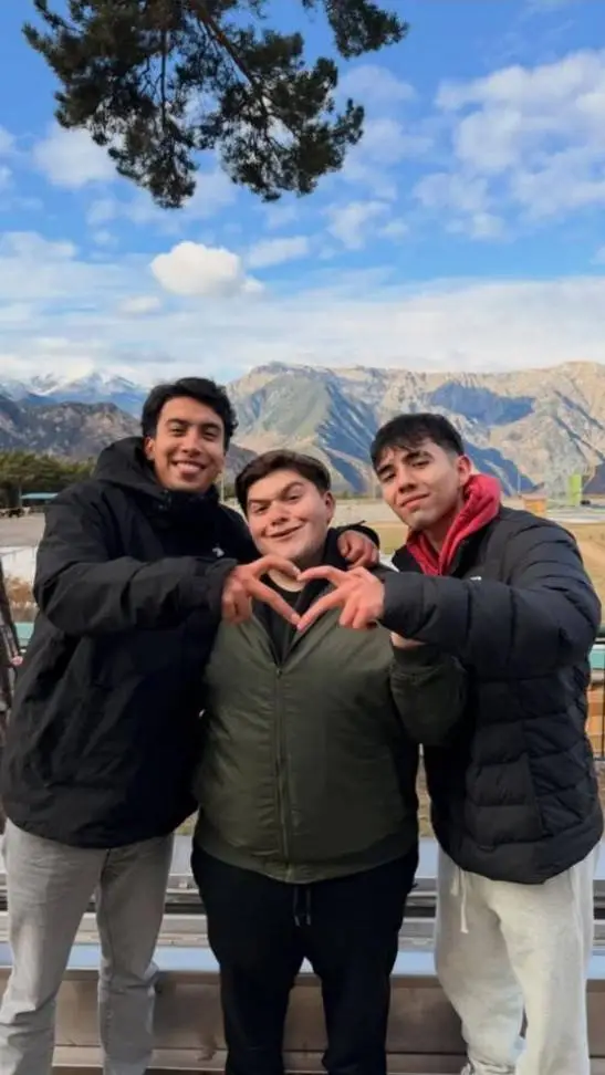 ai character: los bros background