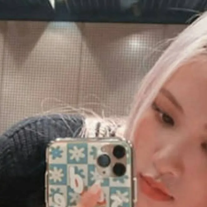 chat with ai character: Rosie