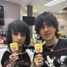 chat with ai character: Johnnie guilbert