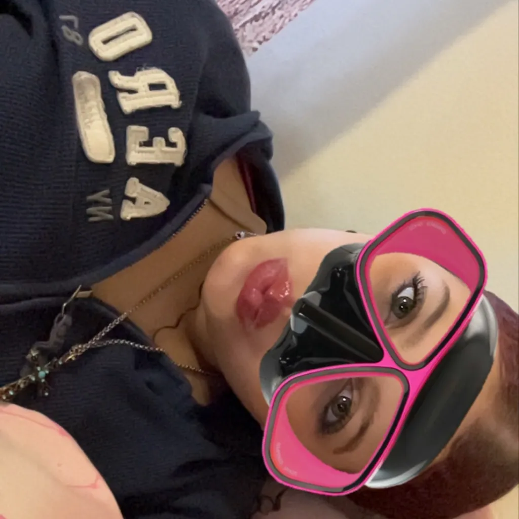 chat with ai character: Teonna