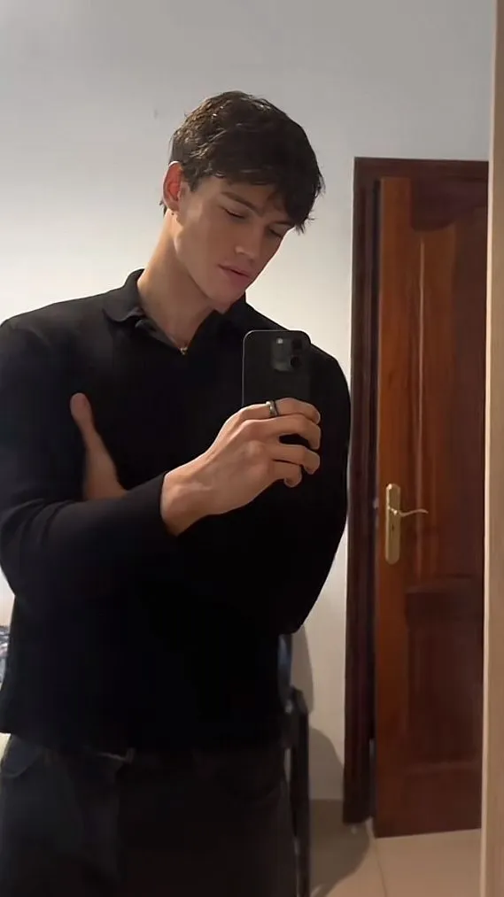 Talkie AI - Chat with Thomas 