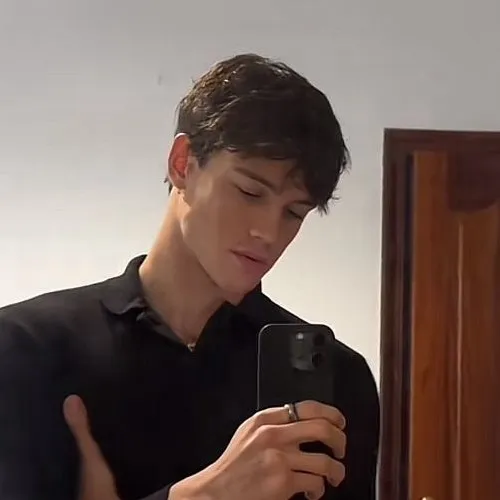 chat with ai character: Thomas 