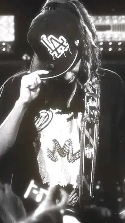 ai character: 🎸❤️tom kaulitz❤️🎸 background