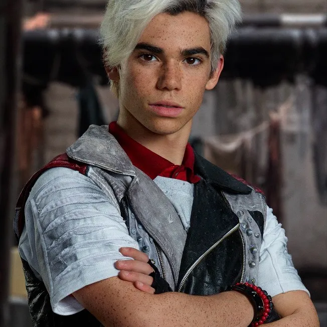 chat with ai character: Carlos be ville bf