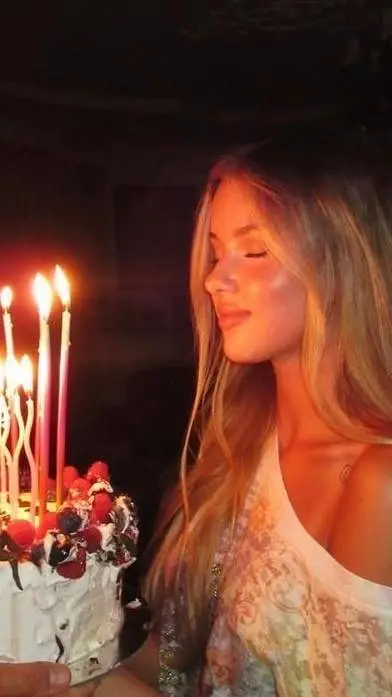 Talkie AI - Chat with Anna