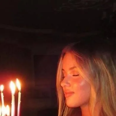 chat with ai character: Anna