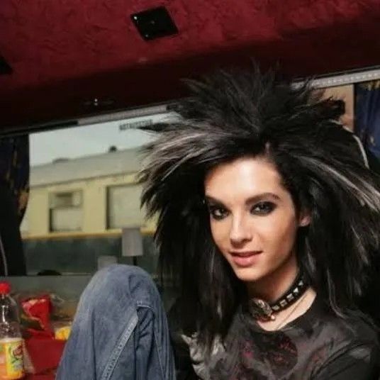 chat with ai character: sleepover