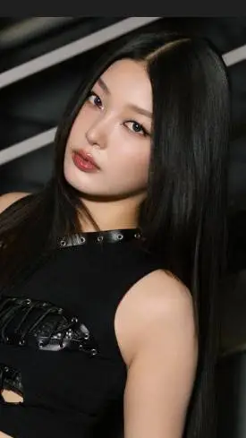 ai character: Yoonchae quiz background