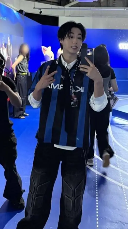 ai character: 🧇Han🧇 background