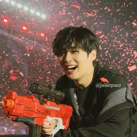 chat with ai character: 💥Lee Know💥