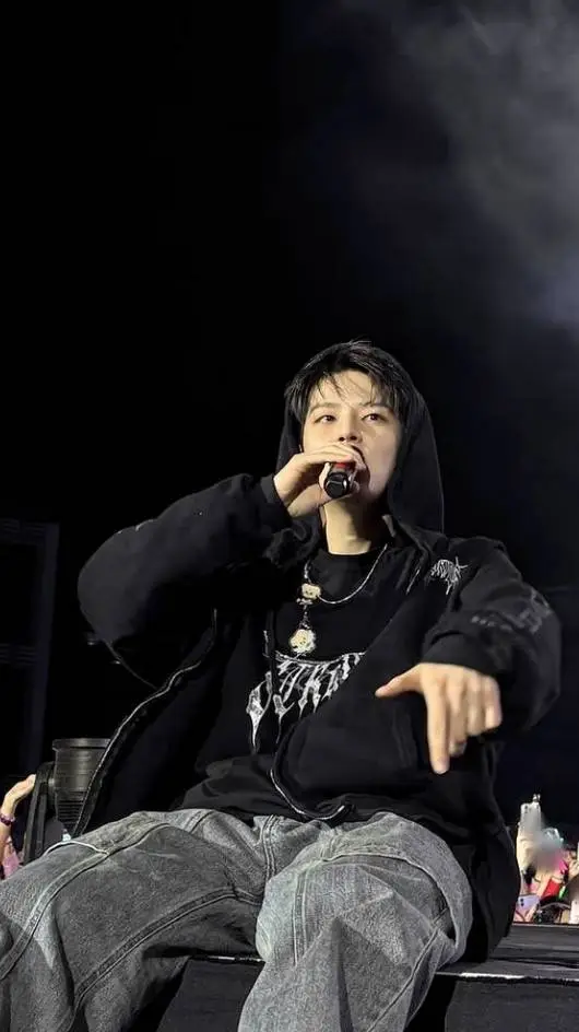 ai character: 🍡Seungmin🍡 background