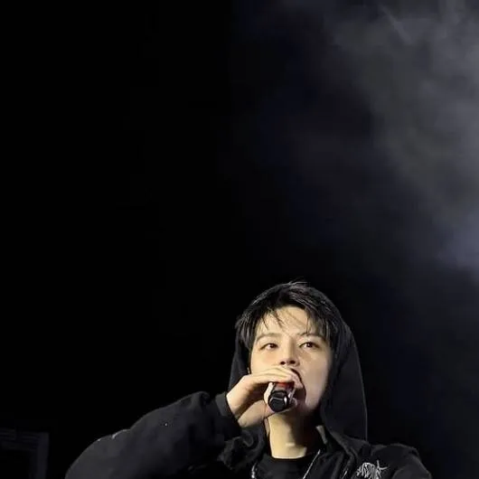 chat with ai character: 🍡Seungmin🍡