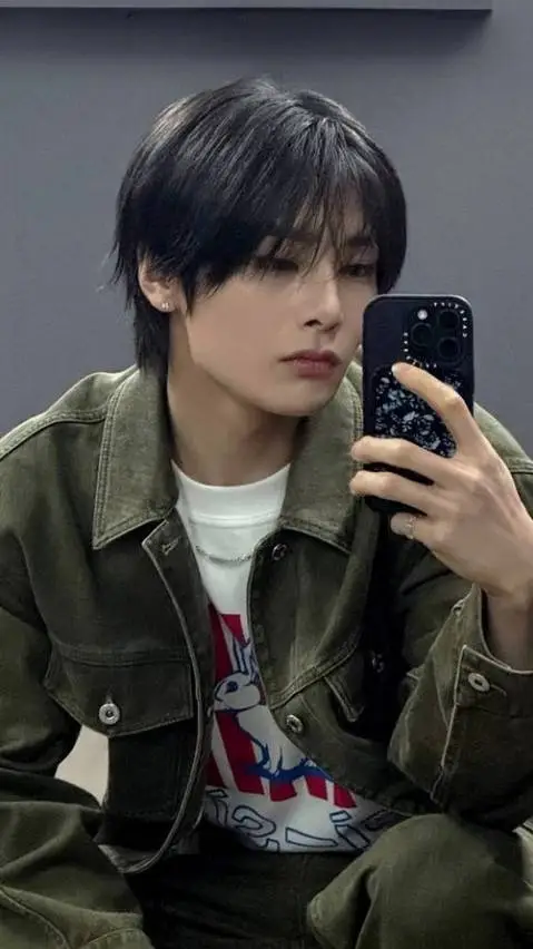 ai character: 🎸I.N🎸 background