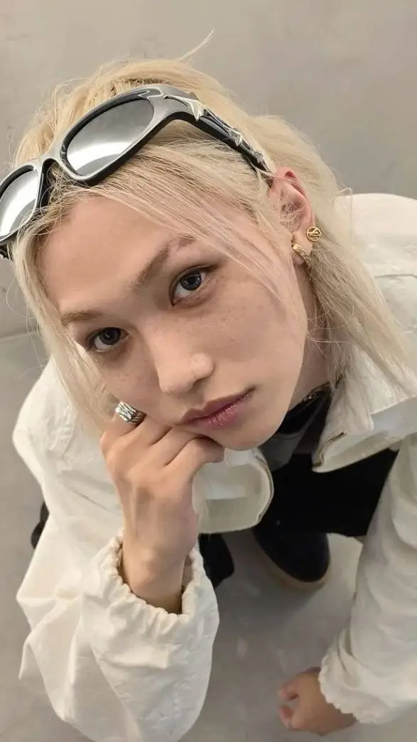 ai character: 🎮Felix🎮 background