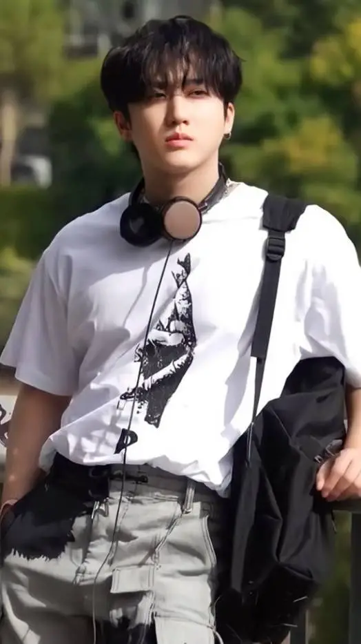 ai character: 🌱Changbin 🌱 background