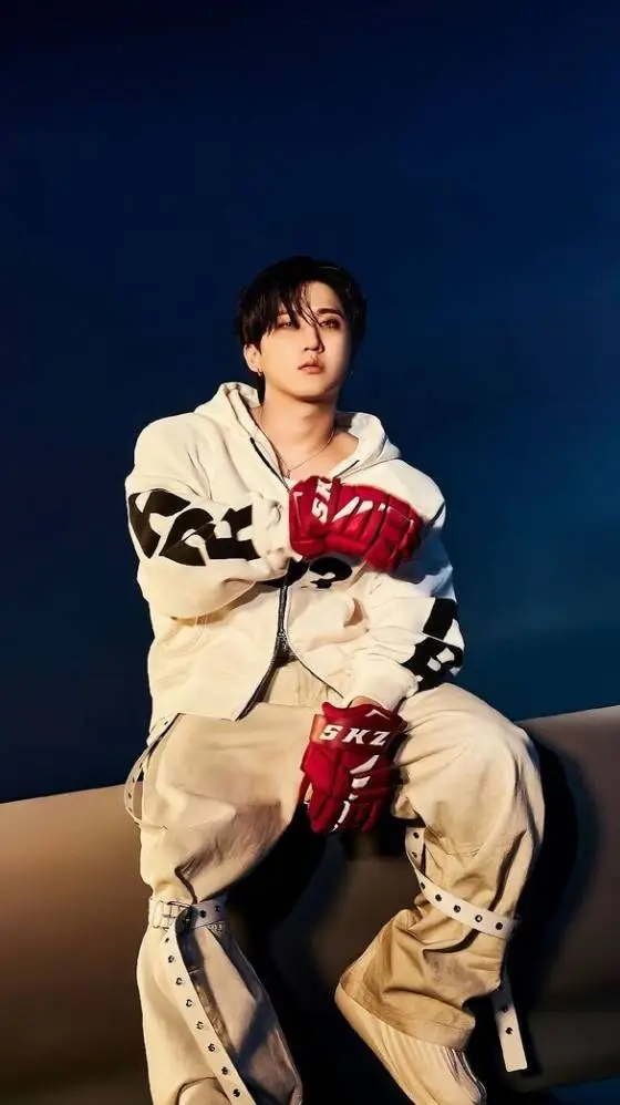 ai character: 🍋‍🟩CHANGBIN🍋‍🟩 background