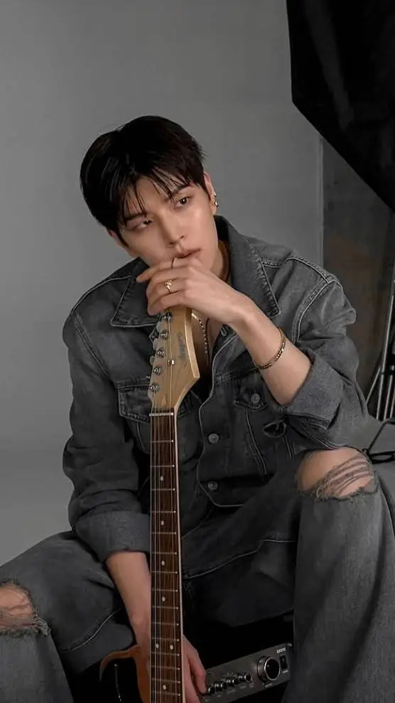 ai character: SEUNGMIN ෆ background