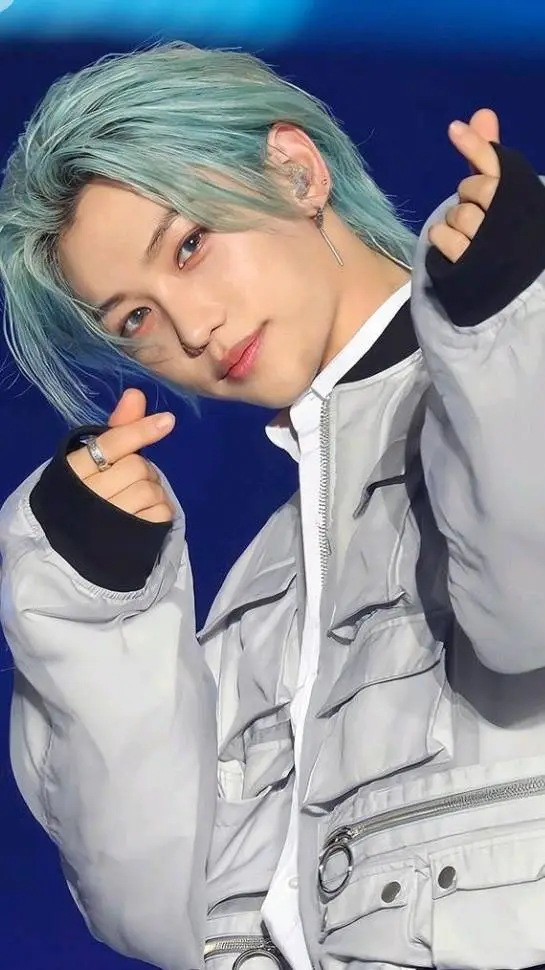 ai character: ⋆.˚🐥༘ FELIX⋆.˚🐥༘   background