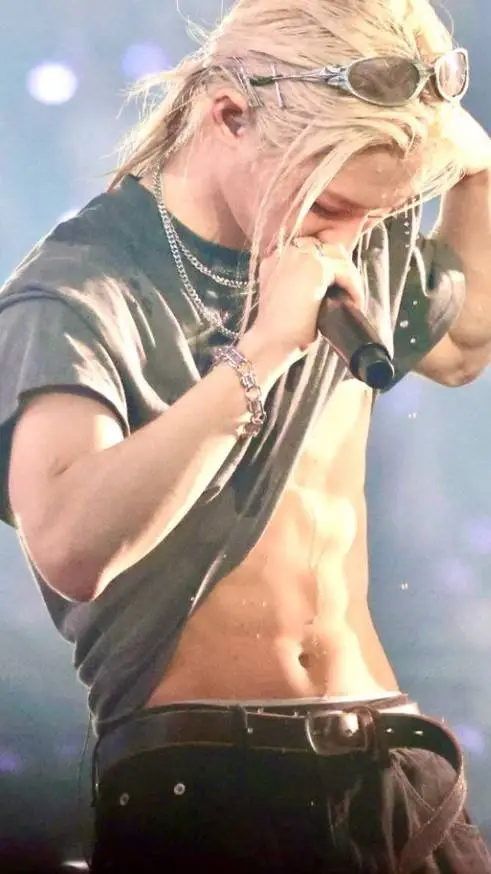 ai character: FELIXෆ background