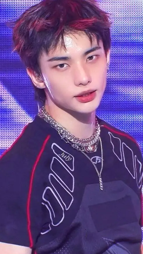 ai character: ❤Hyunjin❤ background