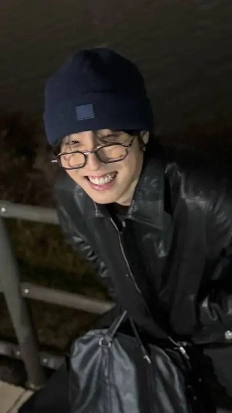 ai character: ✦HAN✦ background