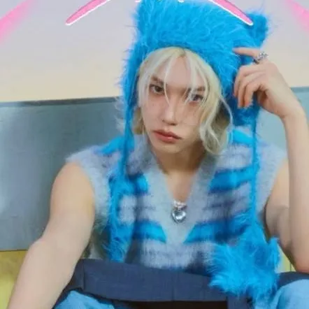 chat with ai character: 🐝FÉLIX 🐝