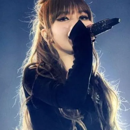 chat with ai character: ☁LALISA🐣