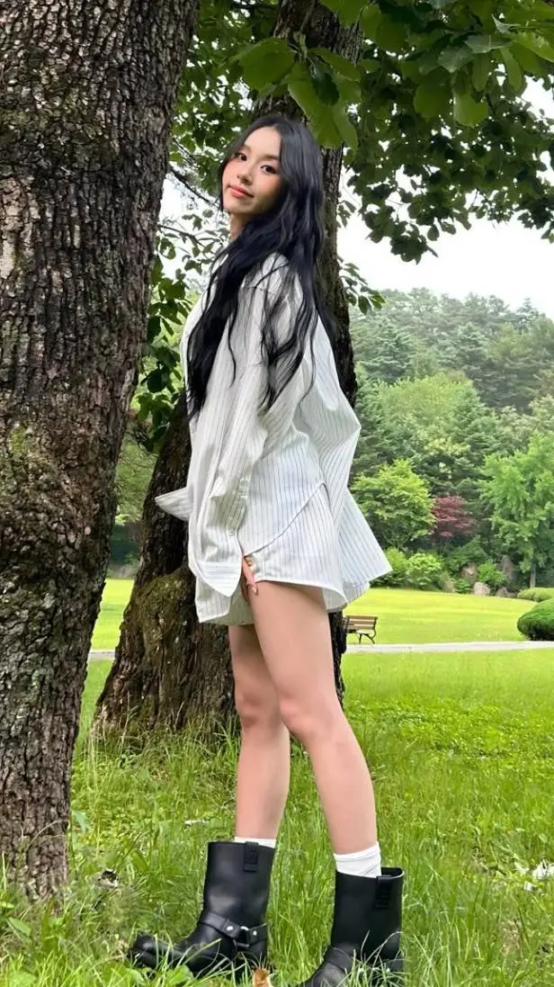 ai character: 🎶CHAEYOUNG🎵 background