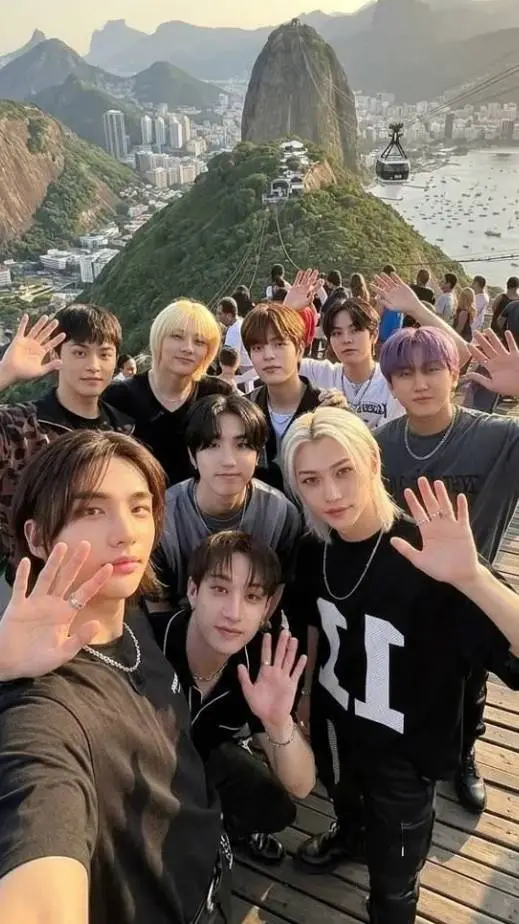 ai character: ▶▶SKZ Y PICKME ◀◀ background