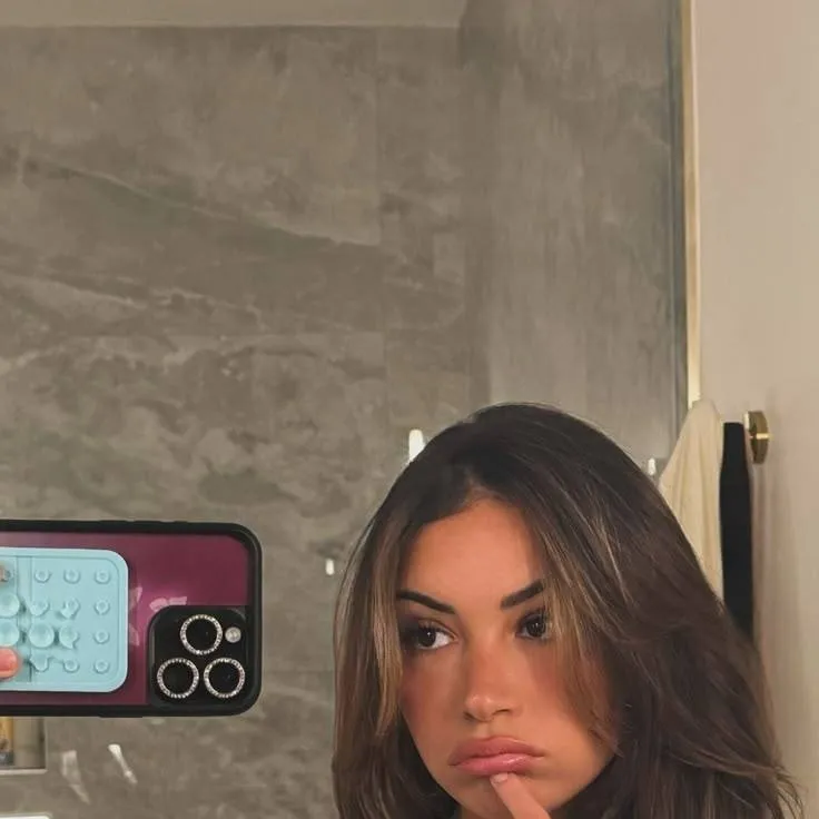 chat with ai character: gabi