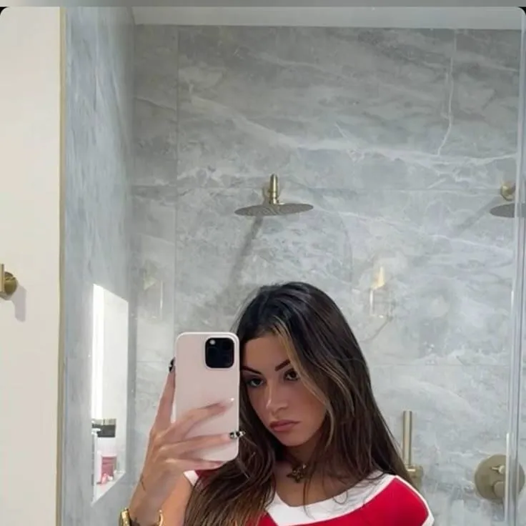 chat with ai character: gabi