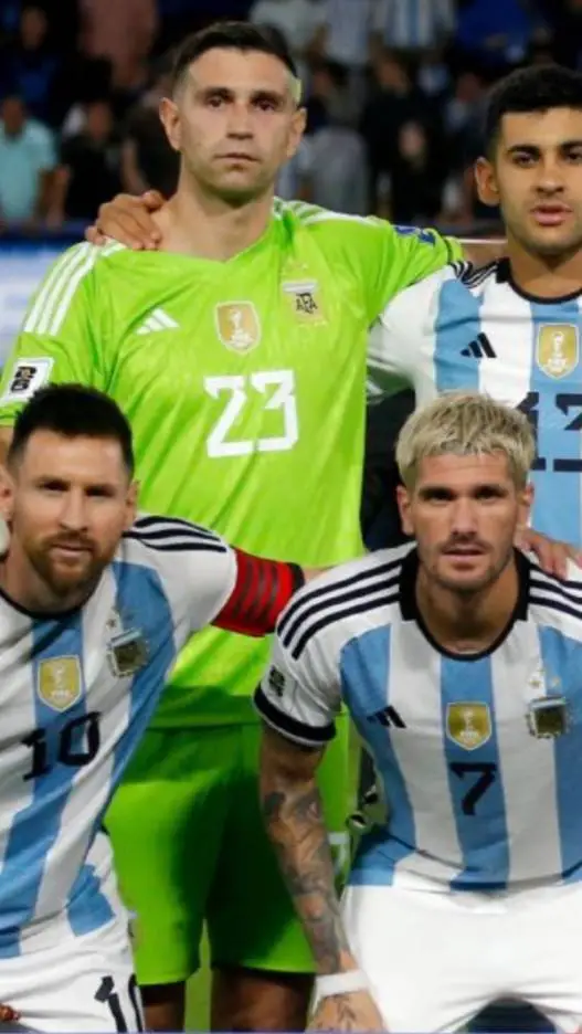 ai character: selección argenti background