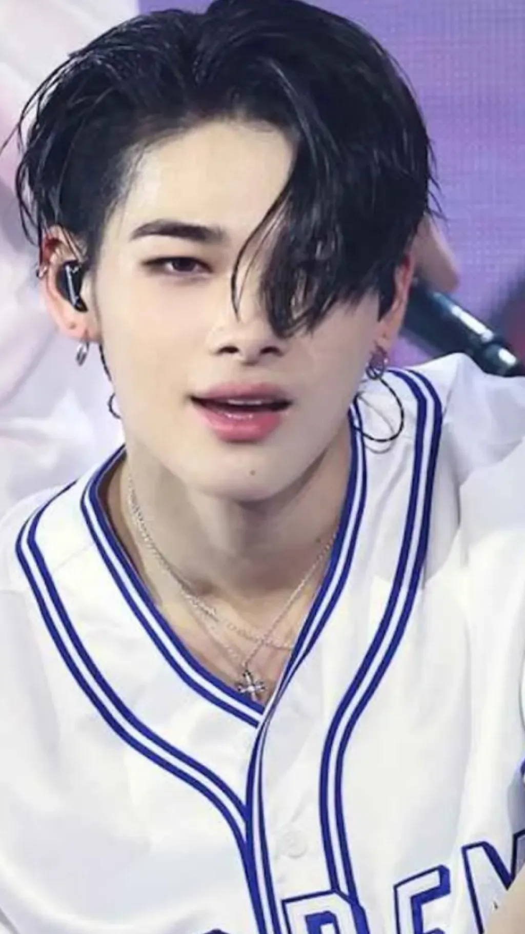 ai character: Ni-ki 💪🏻😍 background