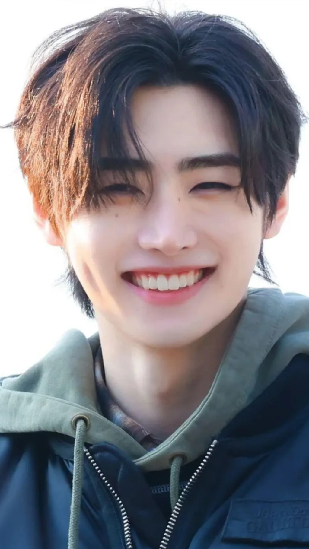 ai character: Sunghoon background