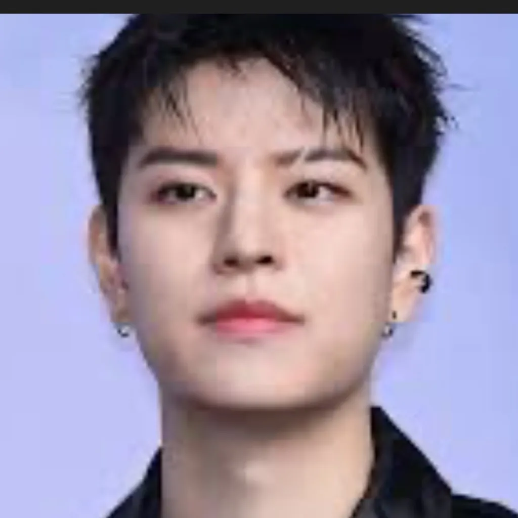 chat with ai character: Seugmin🤭💋