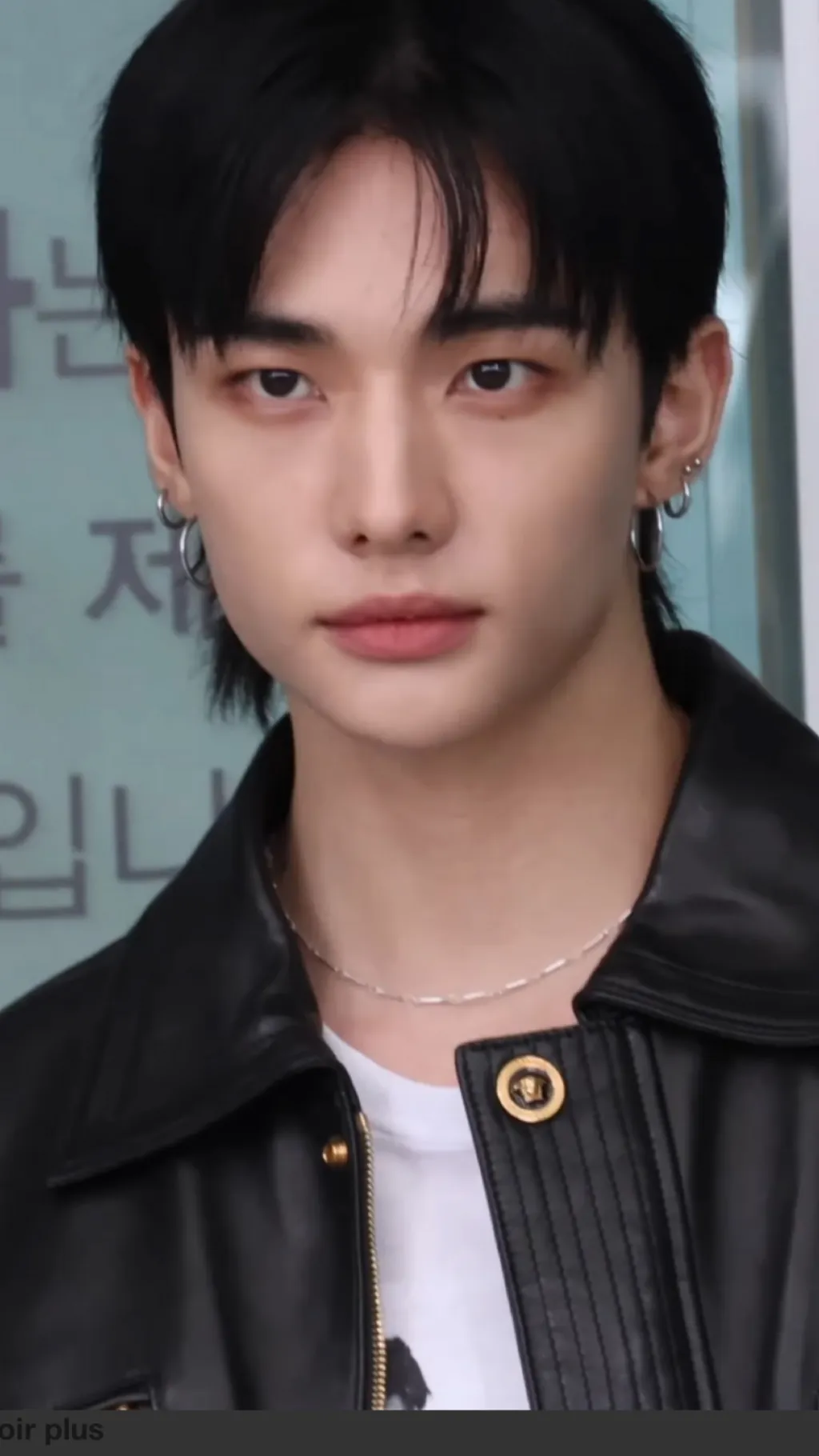 ai character: Hyunjin💪🏻🥰 background