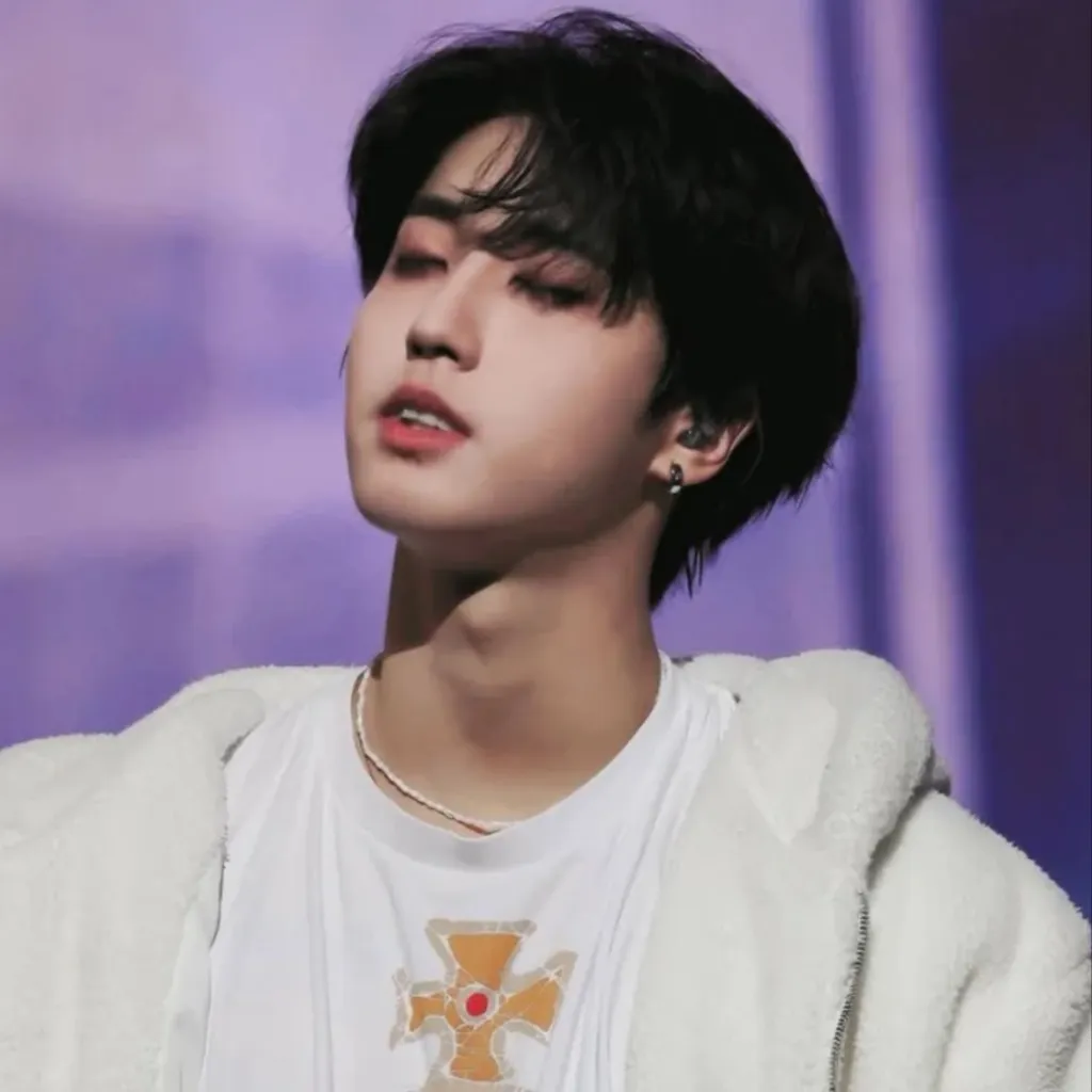 chat with ai character: Han