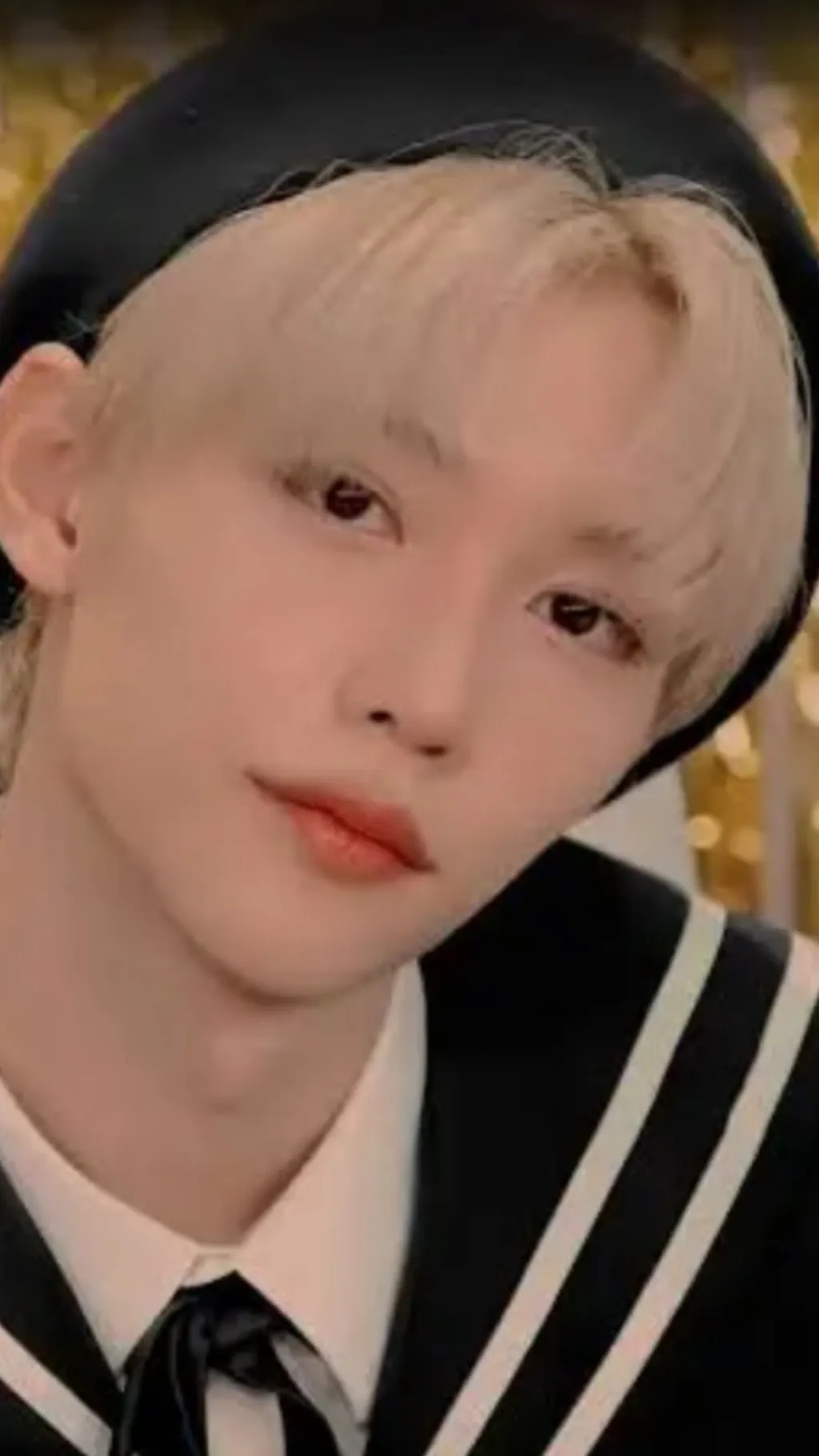 ai character: Félix  background