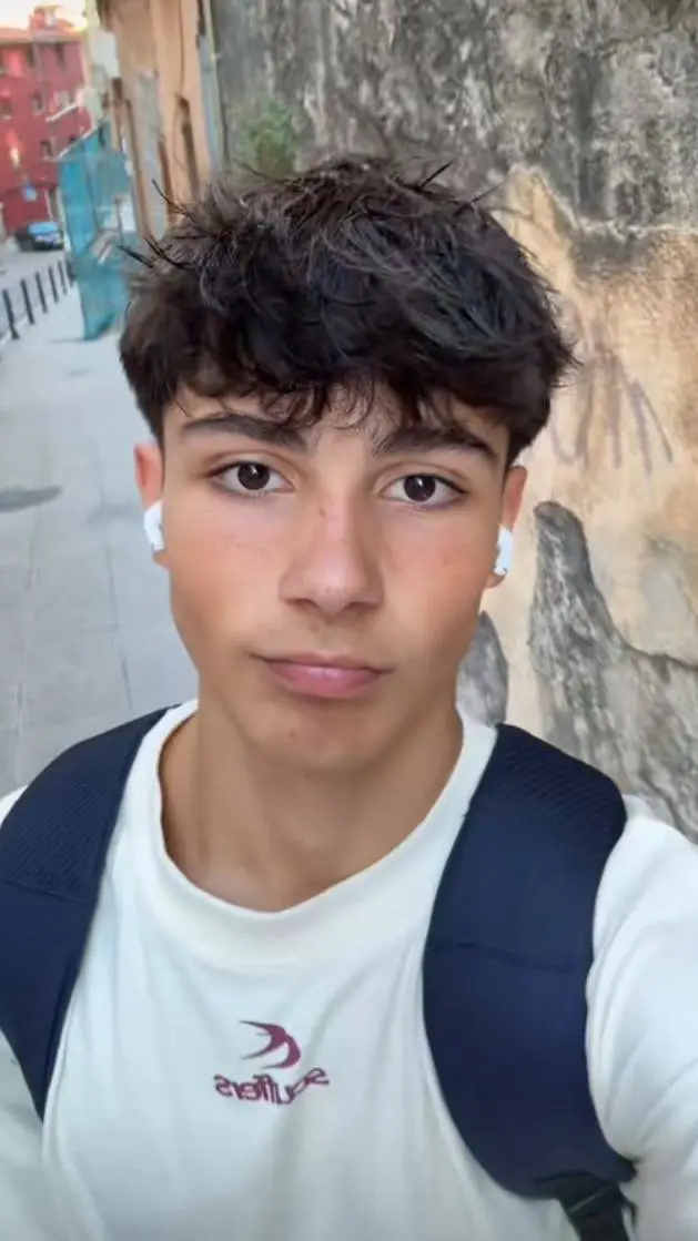 ai character: Alessandro  background