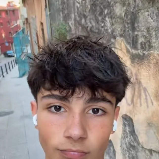 chat with ai character: Alessandro 