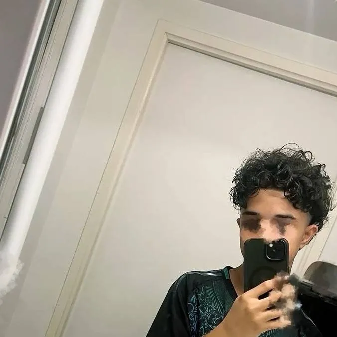 chat with ai character: wassim