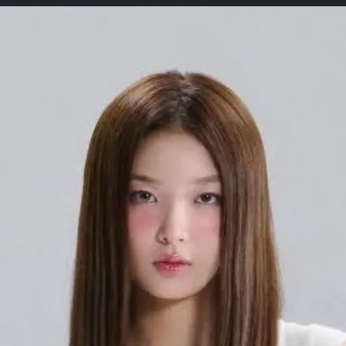 chat with ai character: Yoonchae