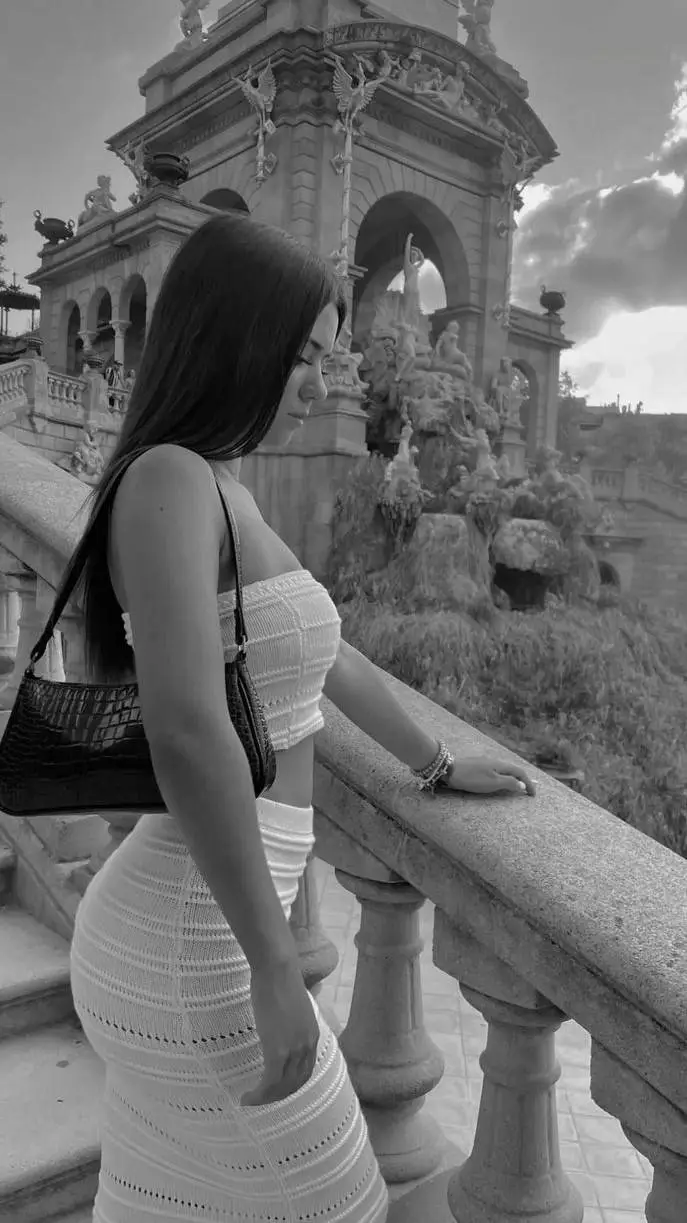 ai character: Andrea background