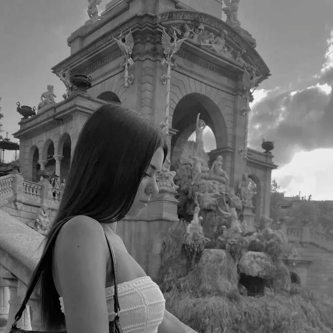 chat with ai character: Andrea