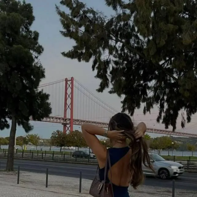 chat with ai character: clara