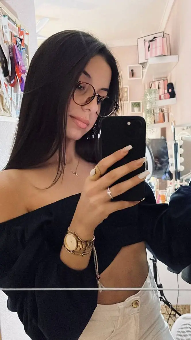 ai character: Valeria  background