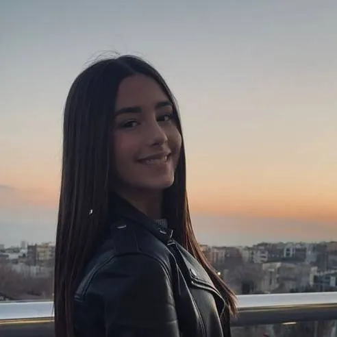 chat with ai character: Lucia 