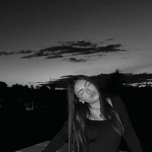 chat with ai character: marta