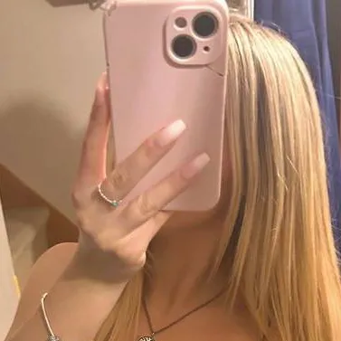 chat with ai character: clara