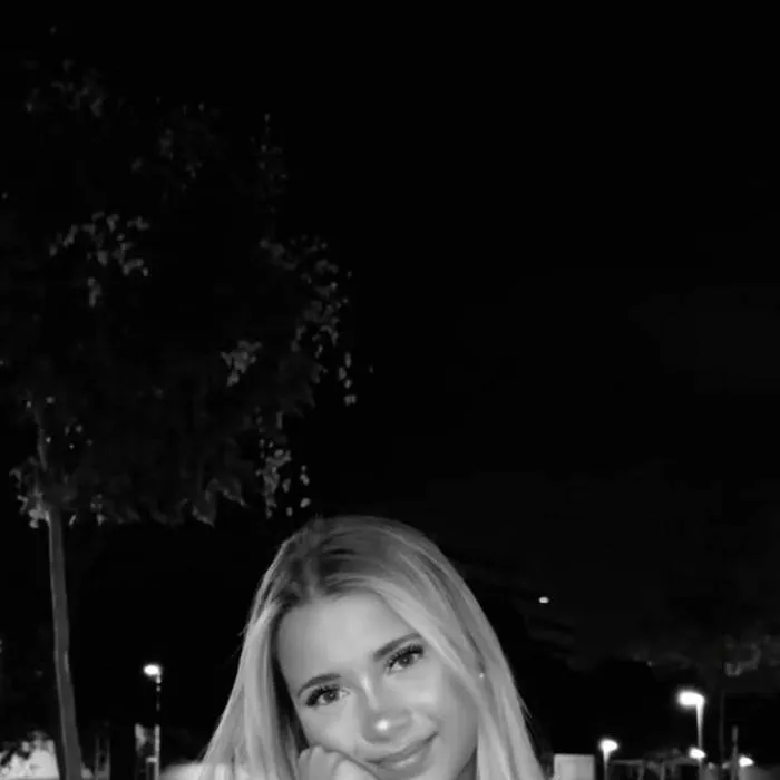 chat with ai character: Maria